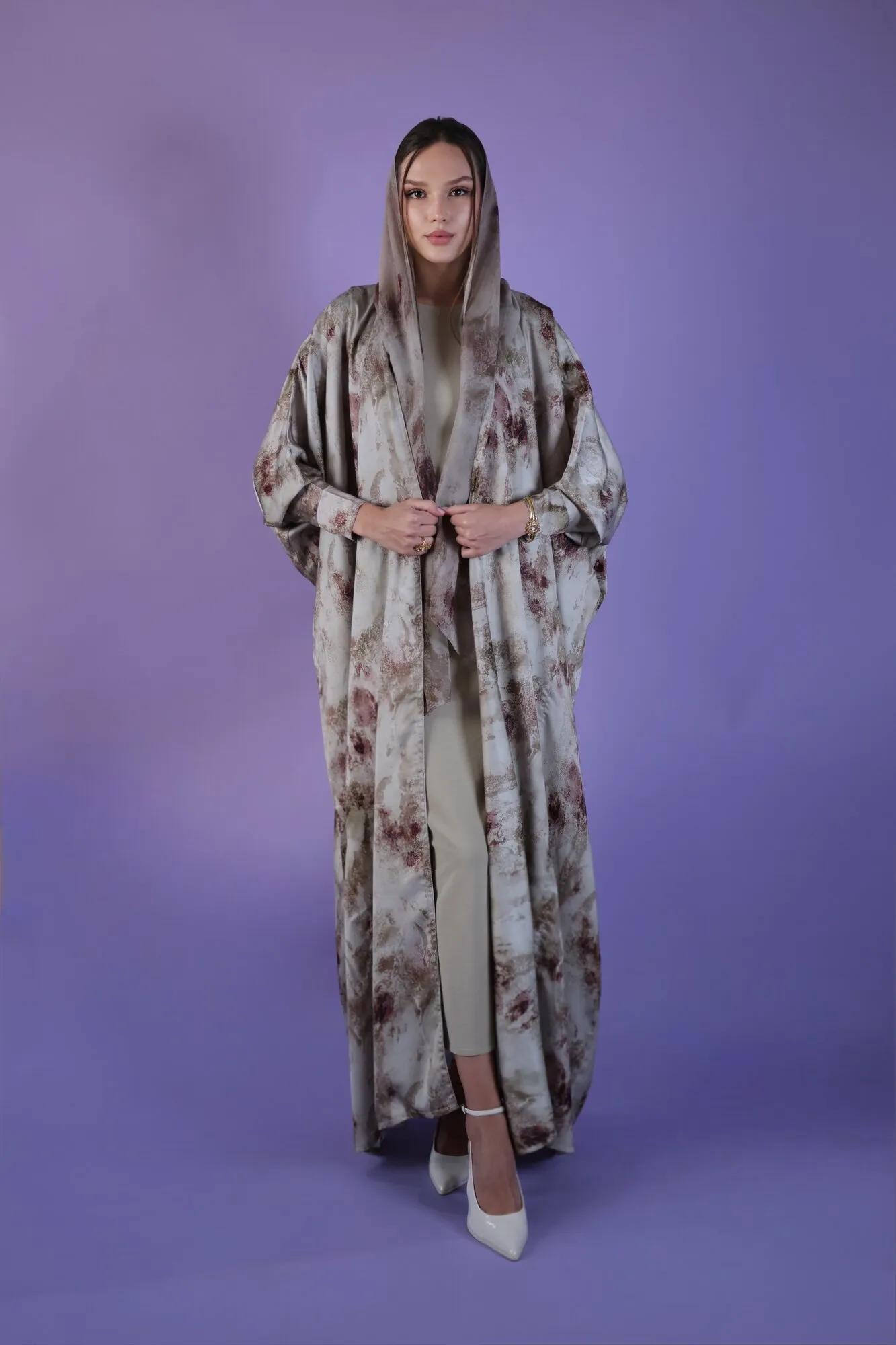 LUNA ABAYAH - الصورة 4