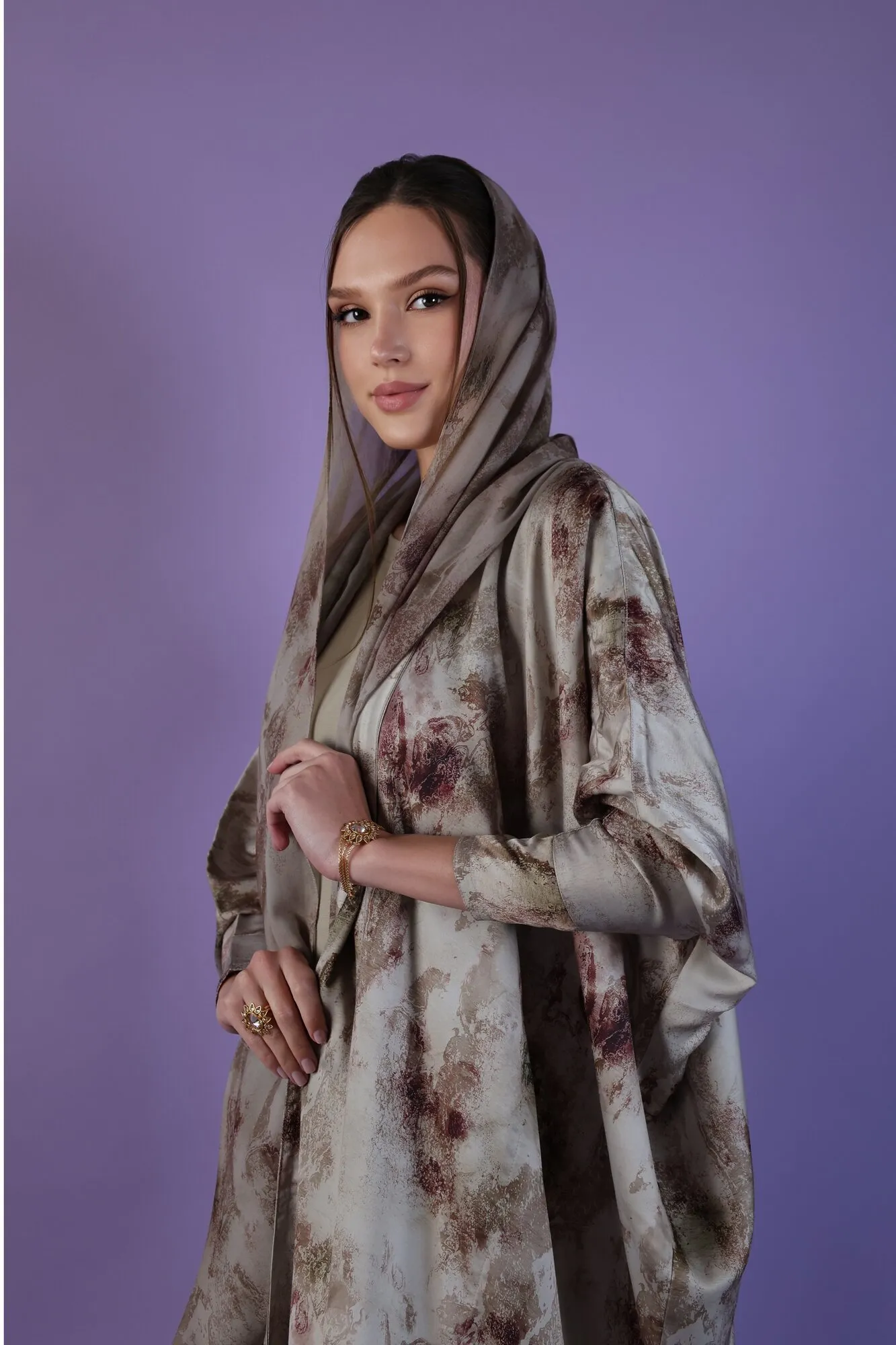 LUNA ABAYAH - الصورة 3